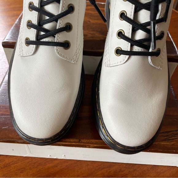 NWOB Dr Martens Jadon Boot Smooth Leather Platforms White Size 7 Men 8 Women - Picture 7 of 13